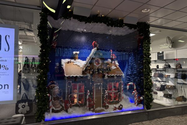 Jouluikkuna herää eloon tarinoiden ja äänimaailman kautta Jyväskylän Kauppakeskus Sokkarilla