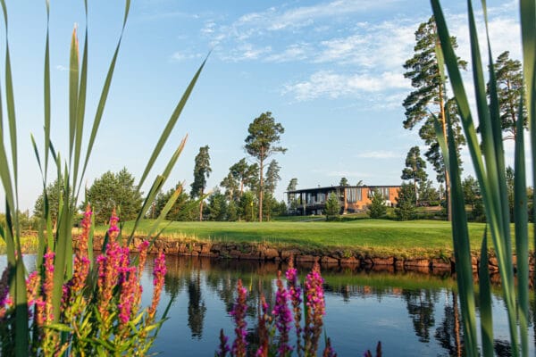 Moniaistinen klubikokemus Hirsala Golfissa